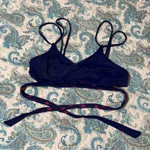 Reversible wrap bikini top